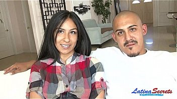 Sexy latina cindy fucks on cam